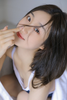 露出全胸的视频